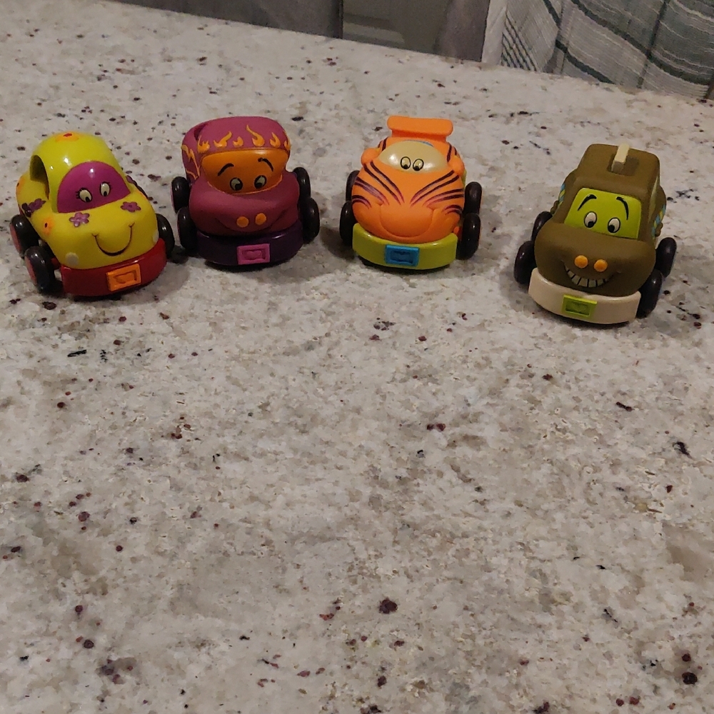 Just B You Brand Pull Back & Go Rubber Cars Colorful Animal-Themed Toy Cars Set